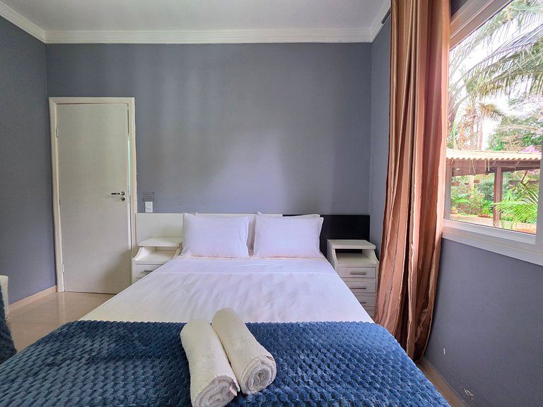 Casa 6 Quartos Ampla com área verde 5 min Centro