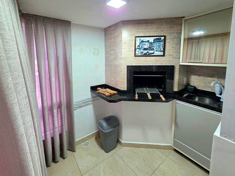 Apt em Meia Praia | 2 Quartos Quadra mar