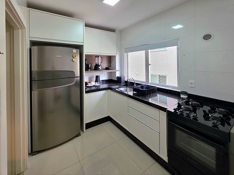 Apt em Meia Praia | 2 Quartos Quadra mar