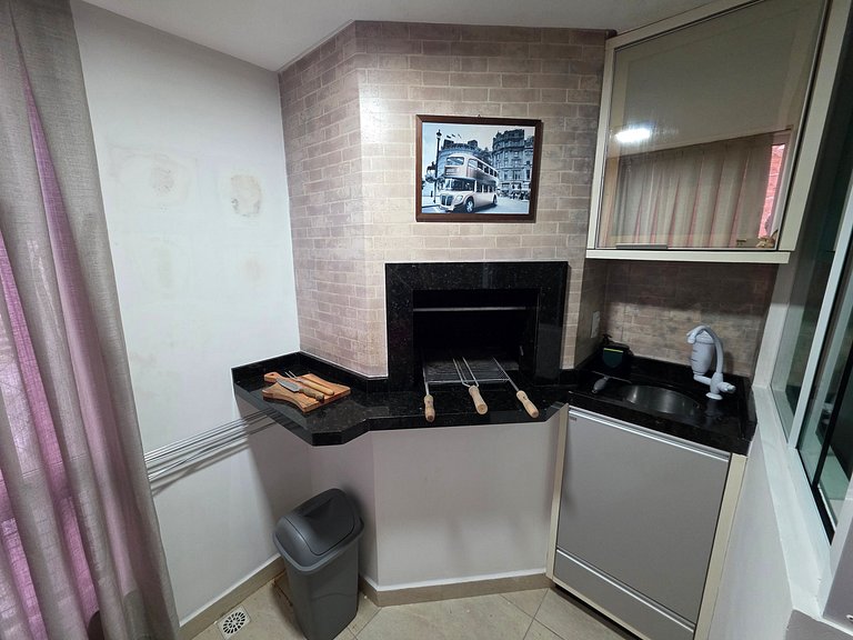 Apt em Meia Praia | 2 Quartos Quadra mar