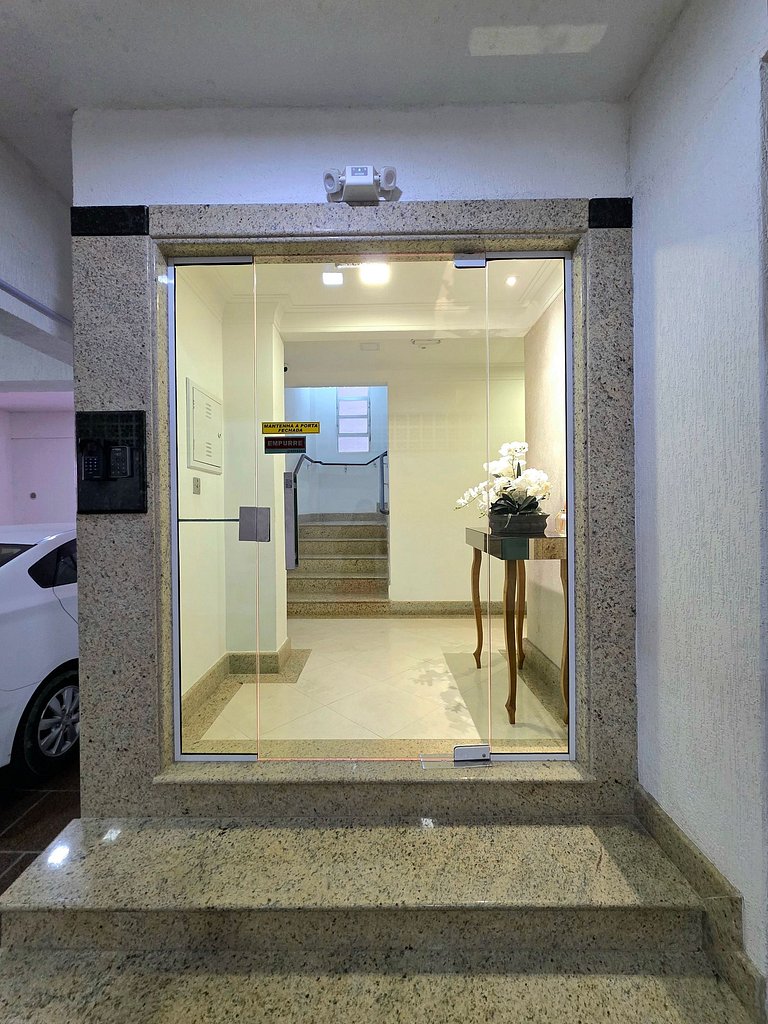 Apt em Meia Praia | 2 Quartos Quadra mar