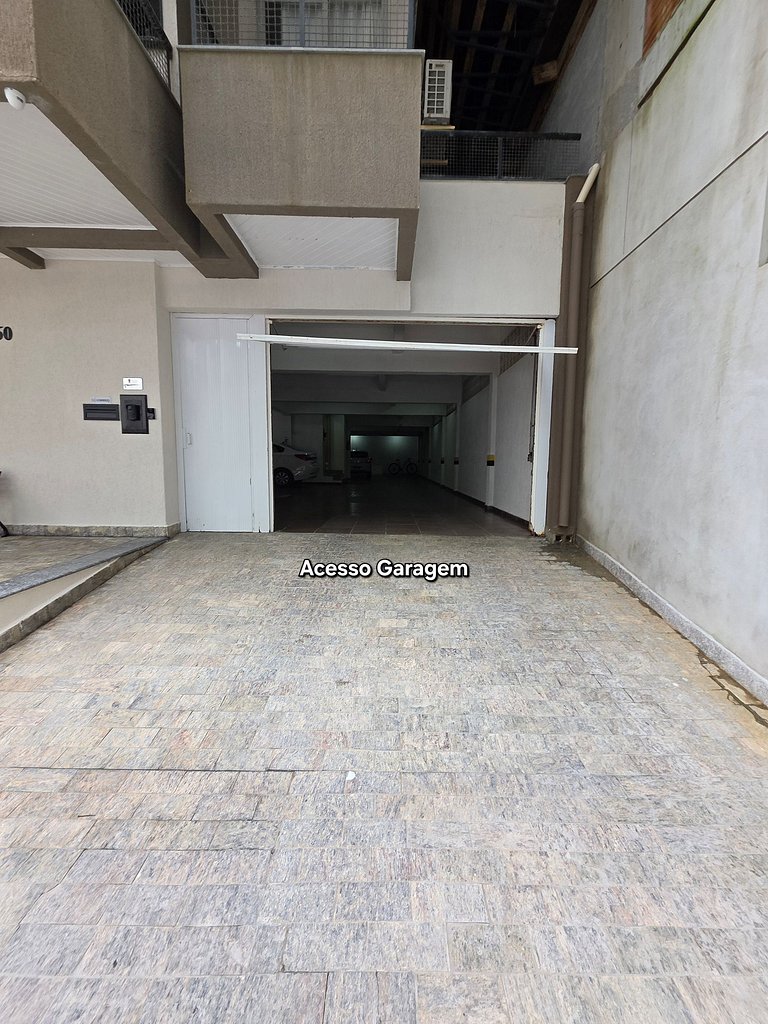 Apt em Meia Praia | 2 Quartos Quadra mar