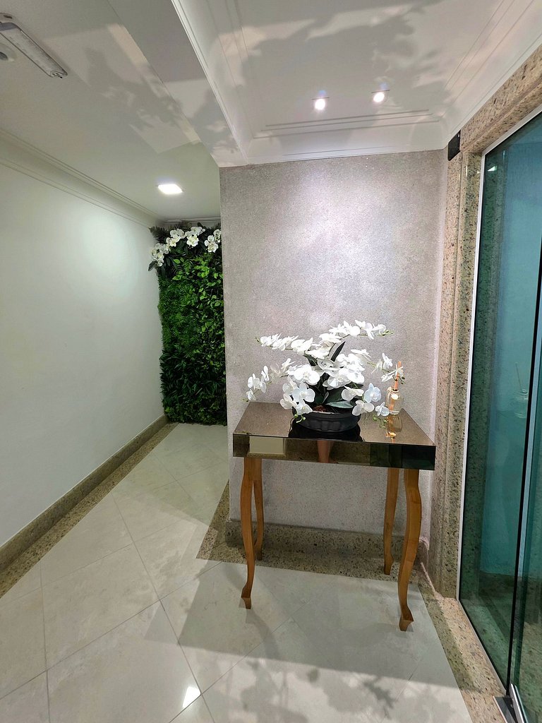 Apt em Meia Praia | 2 Quartos Quadra mar
