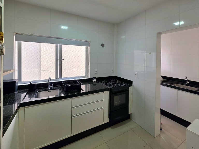 Apt em Meia Praia | 2 Quartos Quadra mar