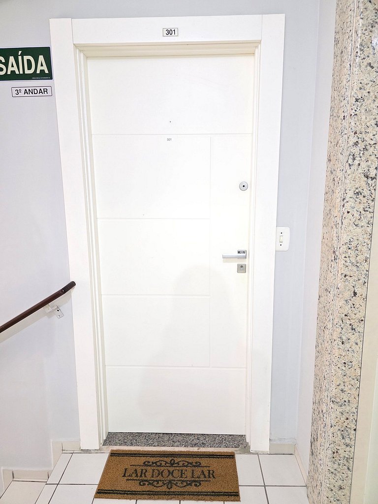 Apt em Meia Praia | 2 Quartos Quadra mar