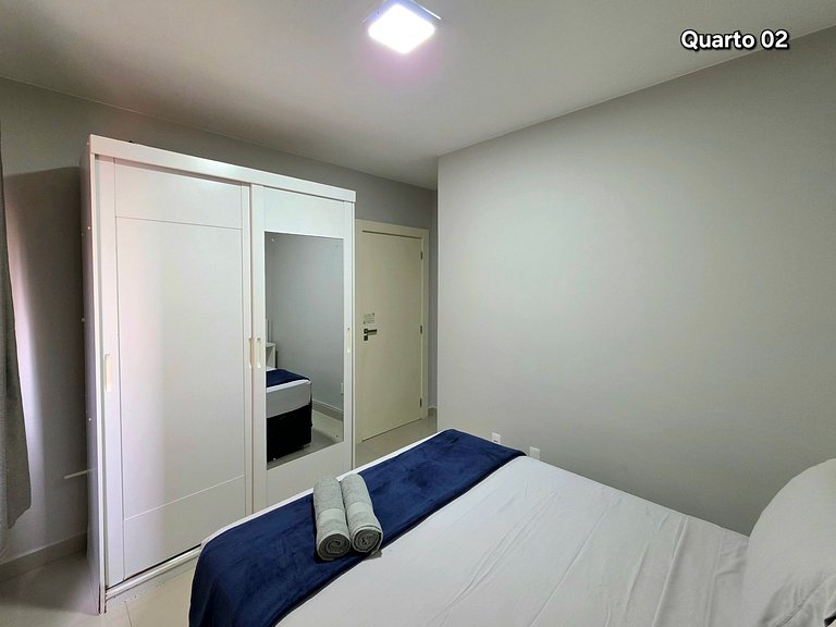 Apt em Meia Praia | 2 Quartos Quadra mar