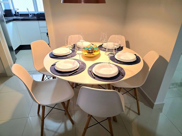 Apt em Meia Praia | 2 Quartos Quadra mar