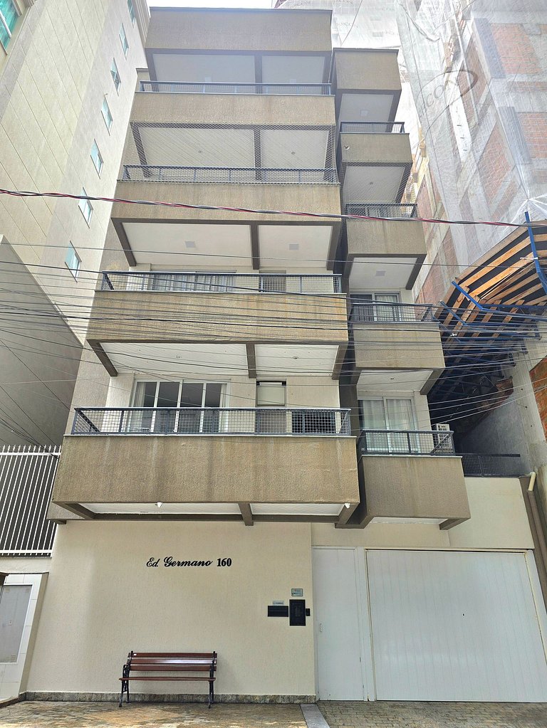 Apt em Meia Praia | 2 Quartos Quadra mar