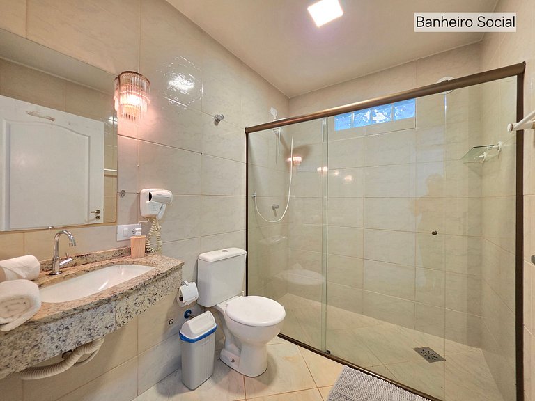 Casa Ampla com Piscina, 4 Quartos Bairro Nobre