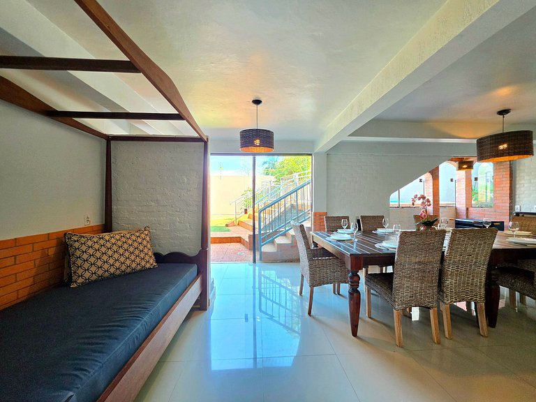 Casa Ampla com Piscina, 4 Quartos Bairro Nobre