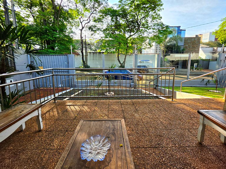 Casa Ampla com Piscina, 4 Quartos Bairro Nobre