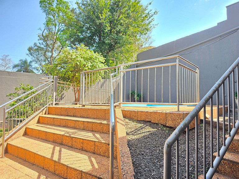 Casa Ampla com Piscina, 4 Quartos Bairro Nobre