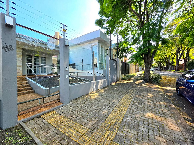 Casa Ampla com Piscina, 4 Quartos Bairro Nobre