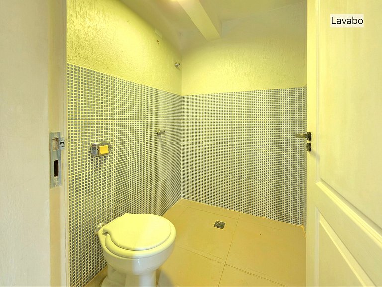 Casa Ampla com Piscina, 4 Quartos Bairro Nobre