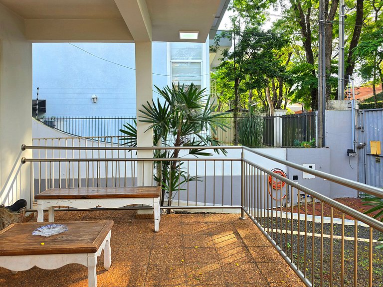 Casa Ampla com Piscina, 4 Quartos Bairro Nobre