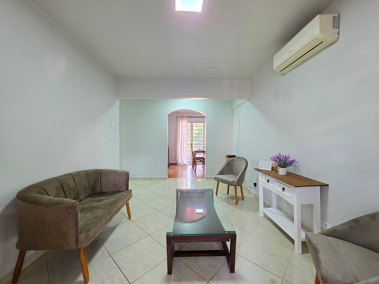 Casa Ampla com Piscina, 4 Quartos Bairro Nobre