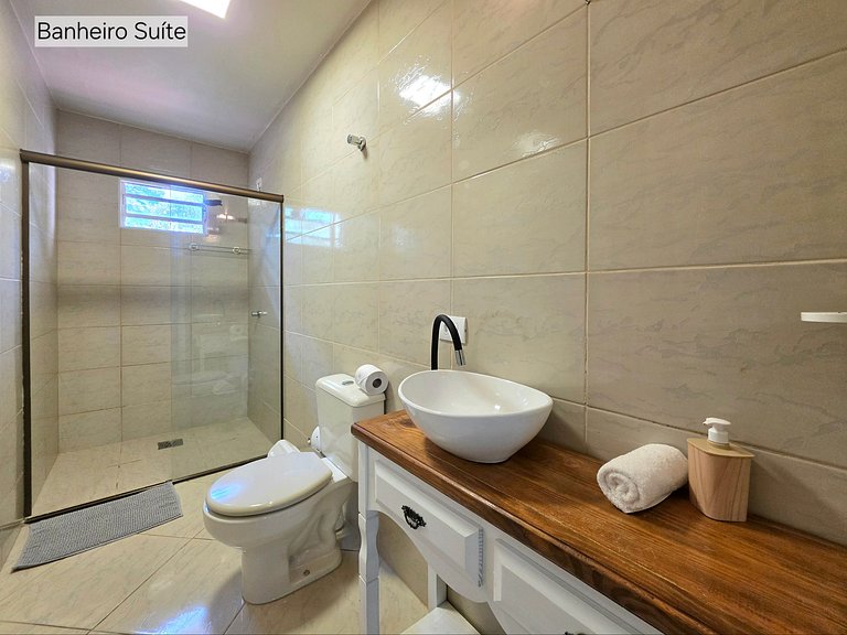 Casa Ampla com Piscina, 4 Quartos Bairro Nobre