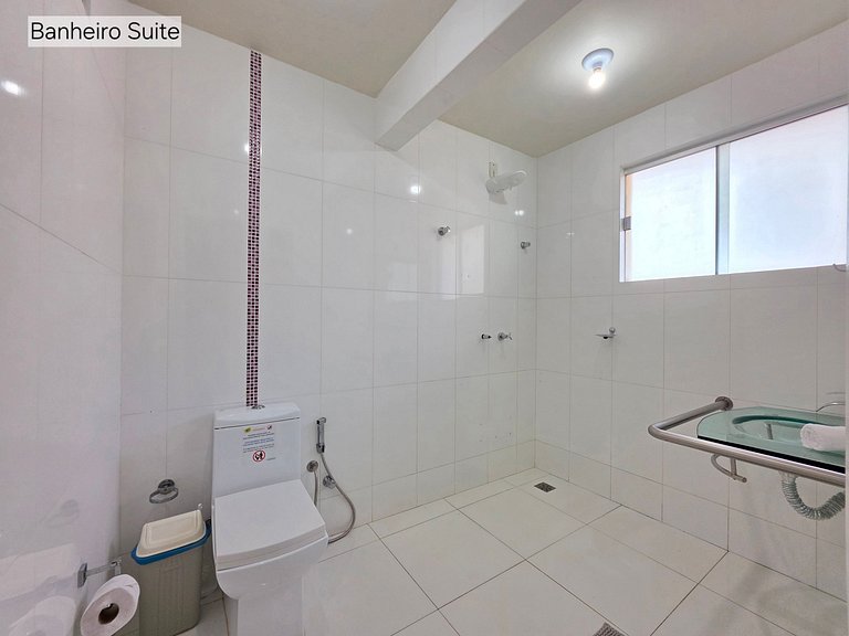 Casa Ampla com Piscina, 4 Quartos Bairro Nobre