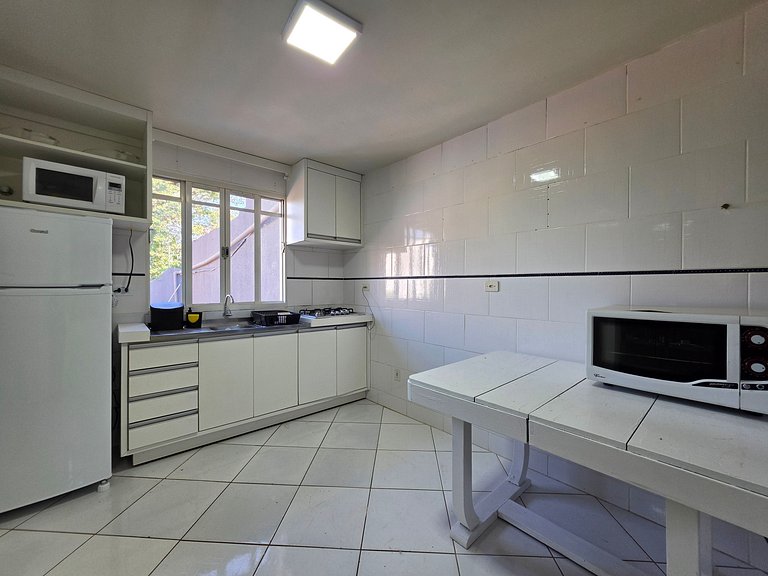 Casa Ampla com Piscina, 4 Quartos Bairro Nobre