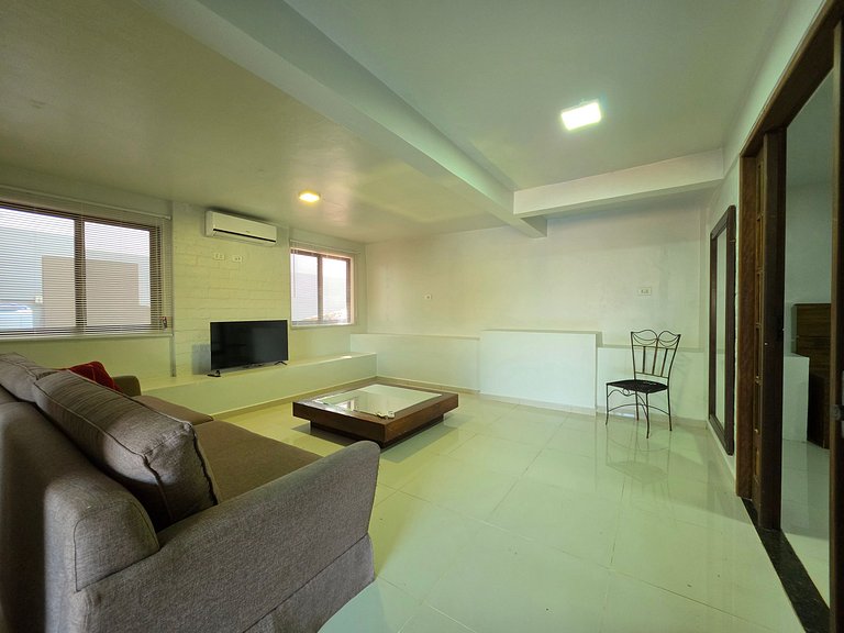 Casa Ampla com Piscina, 4 Quartos Bairro Nobre