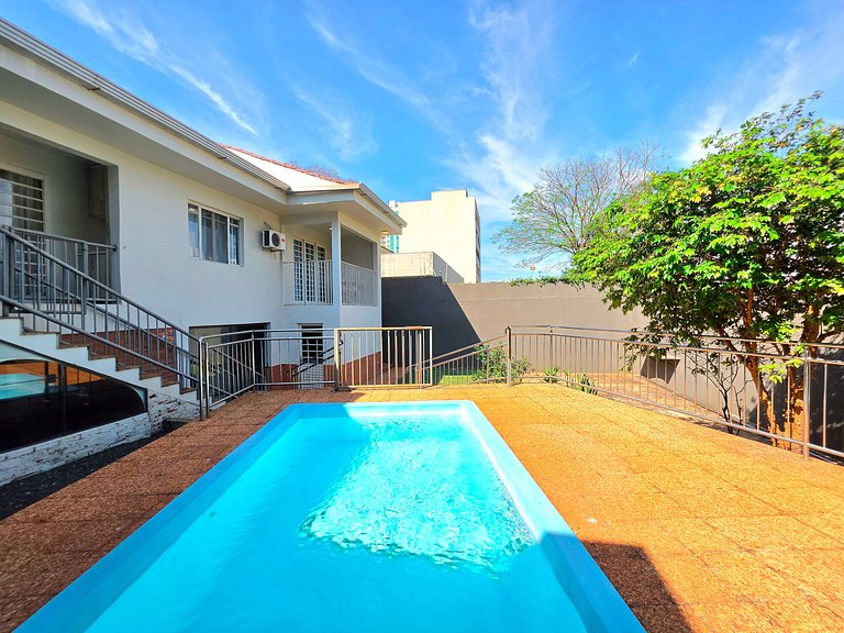 Casa Ampla com Piscina, 4 Quartos Bairro Nobre