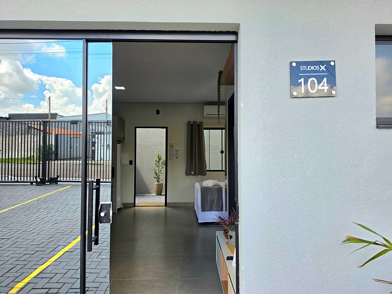 Studio 104 novo confortável | Térreo 10min Centro