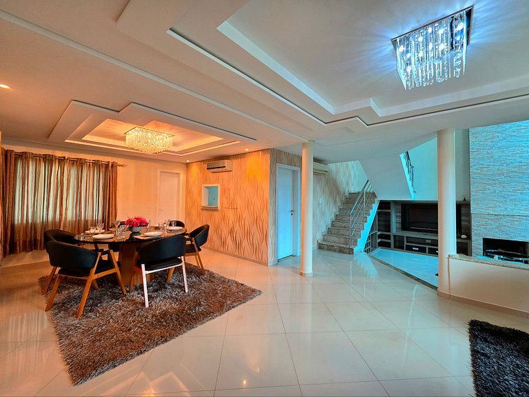 Casa Alto Padrão | 4 Quartos • Hidromassagem