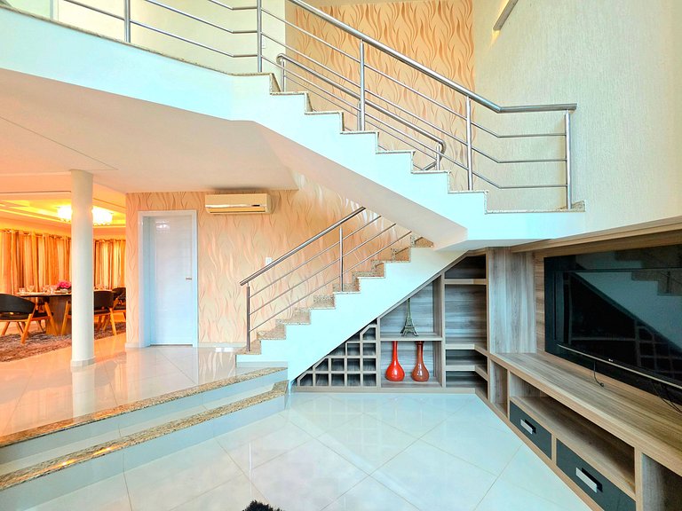 Casa Alto Padrão | 4 Quartos • Hidromassagem
