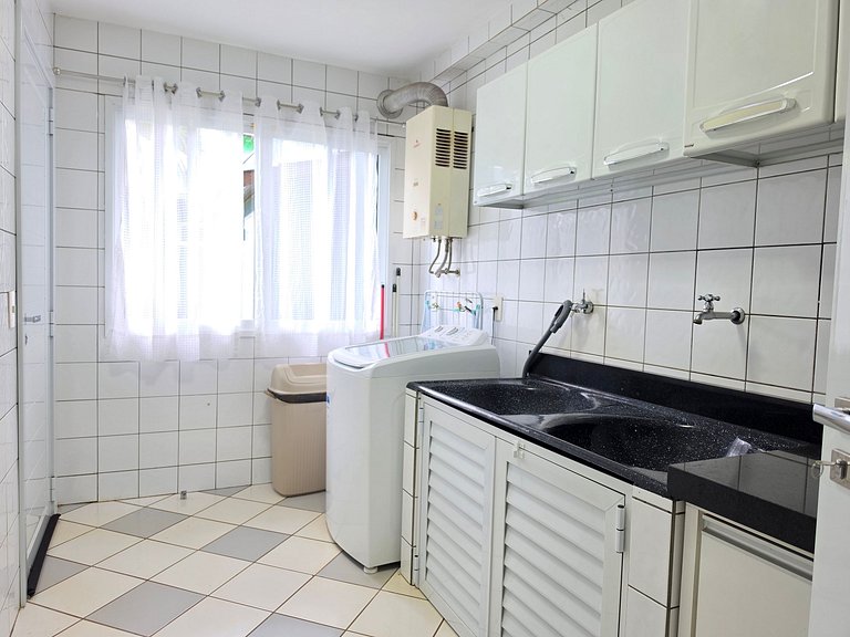 Casa Alto Padrão | 4 Quartos • Hidromassagem