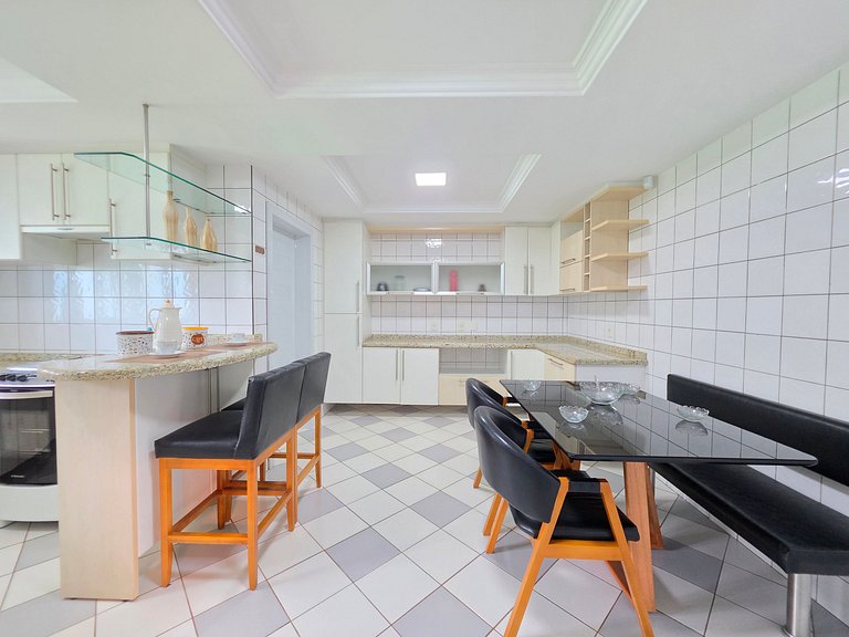 Casa Alto Padrão | 4 Quartos • Hidromassagem