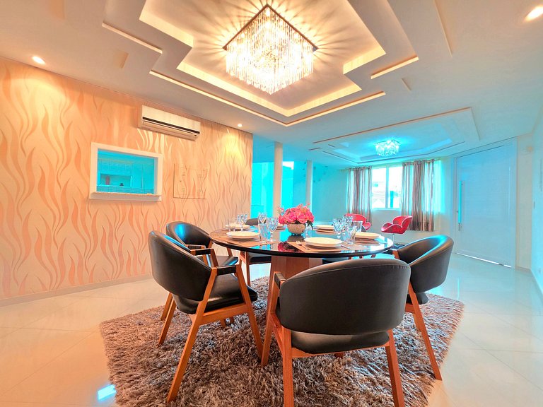 Casa Alto Padrão | 4 Quartos • Hidromassagem