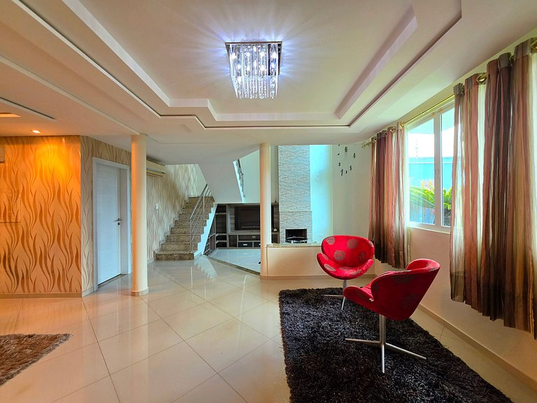 Casa Alto Padrão | 4 Quartos • Hidromassagem