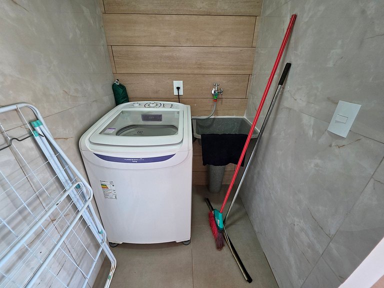 Casa 3 quartos 2 banheiros com piscina 10mi centro