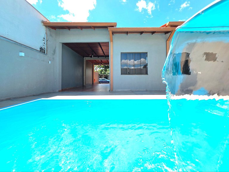 Casa 3 quartos 2 banheiros com piscina 10mi centro