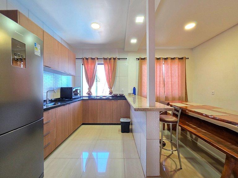 Casa 3 quartos 2 banheiros com piscina 10mi centro